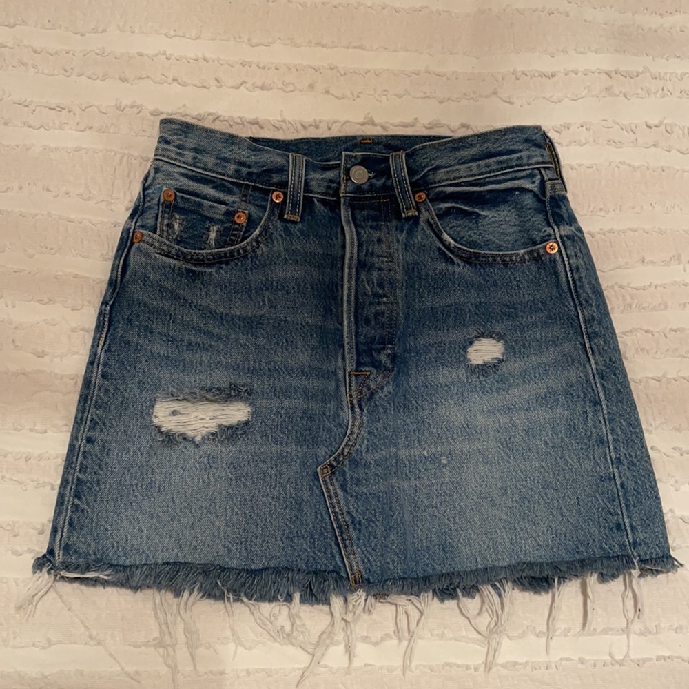 Levi’s jean skirt - Picture 2 of 3